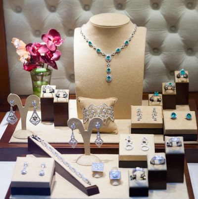 Wear jewellery with gem