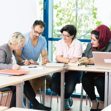 Estudia en ingles y accede a prácticas laborales  en el extranjero