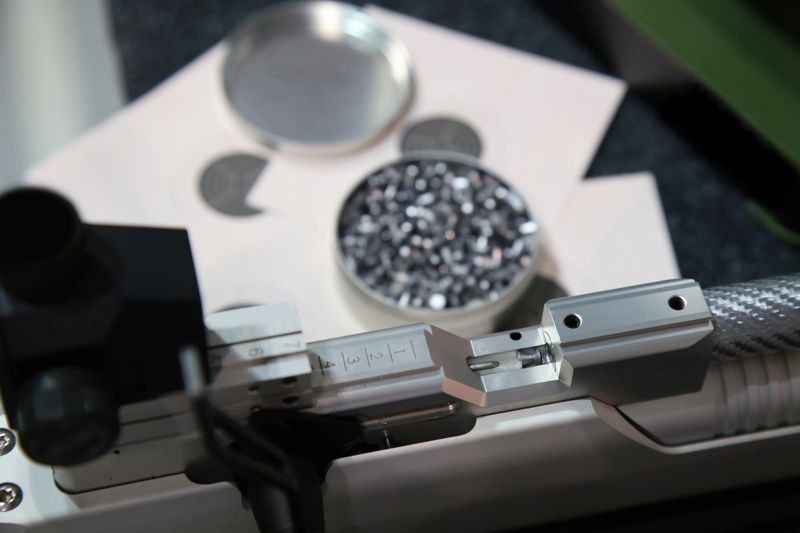 aluminum can of lead pellets for air rifle and air rifle