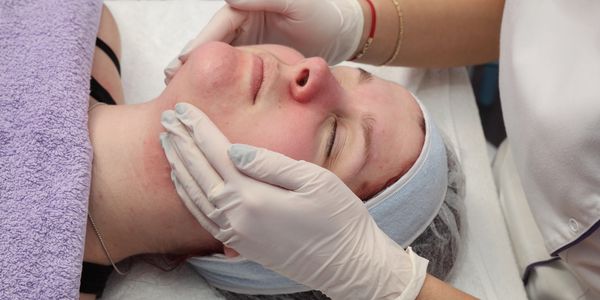 Dermomassage stimuleert bloedcirculatie en drainering, helpt bij cellulitis en verfijnt de huidtextu