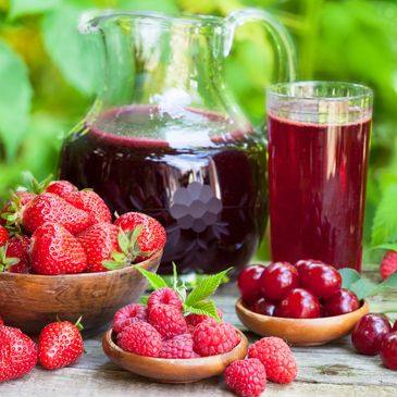 NFC fruit juices and juice concentrates with fresh strawberries and cherries – supplied in industrial drums for manufacturers.