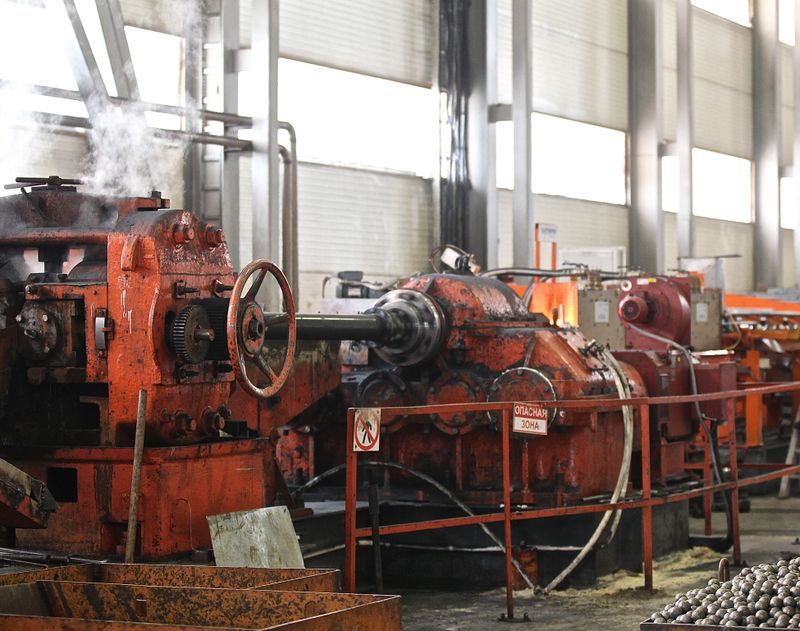 rolling mill rolling screw cross bars for the production of grinding balls