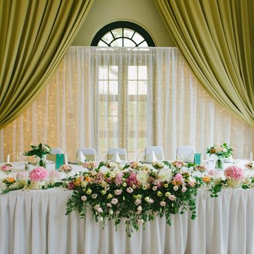 Elegant wedding table decorated with pastel flowers and soft lighting.