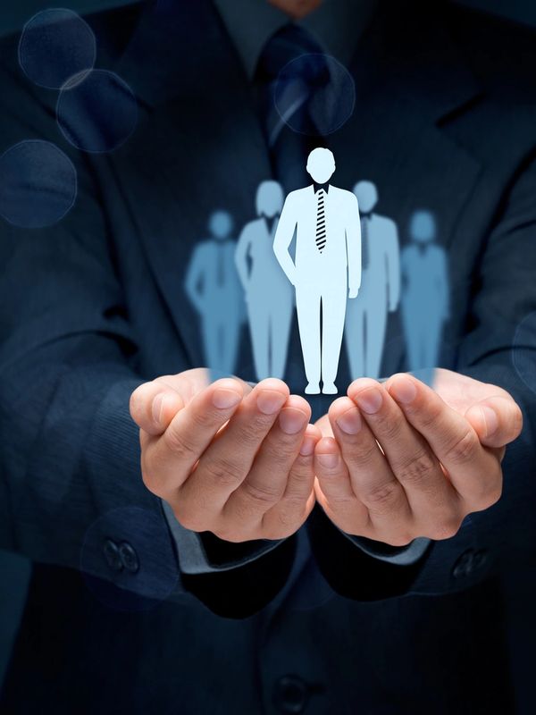 Handshake image representing trusted commercial insurance and risk advisory partnerships