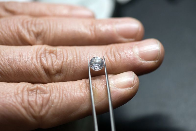 Professional gemstone settings jewellery craft laboratory: Selecting diamonds