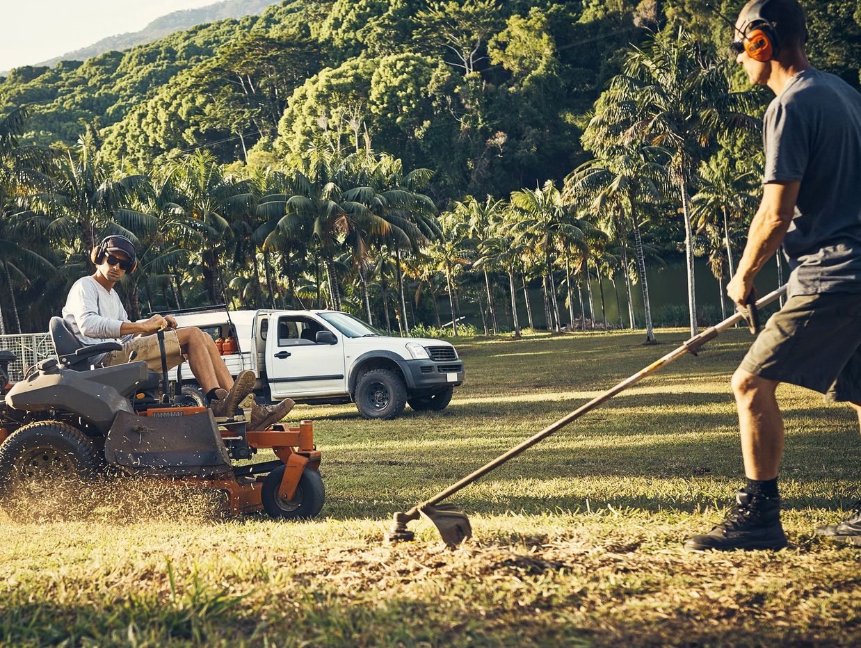 awn mowing service

weekly landscaping

monthly yard care

landscape upkeep

pruning services