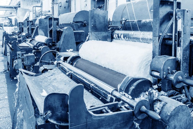 Features of carding machine in textile mill