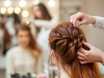 Full styling appointment, explore your hair & make-up inspirations prior to the wedding day. 