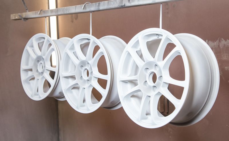 Process of powder coating auto wheels in workshop