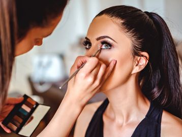 Make-up artist in Orlando. 