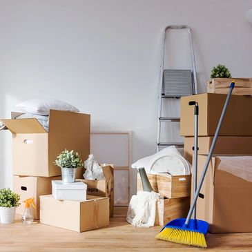 Moving out cleaning
Pre sale of house cleaning
Packed boxes to illustrate moving out