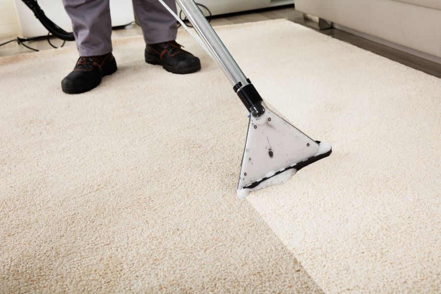 Extraction de la solution nettoyante d’un tapis avec une buse large