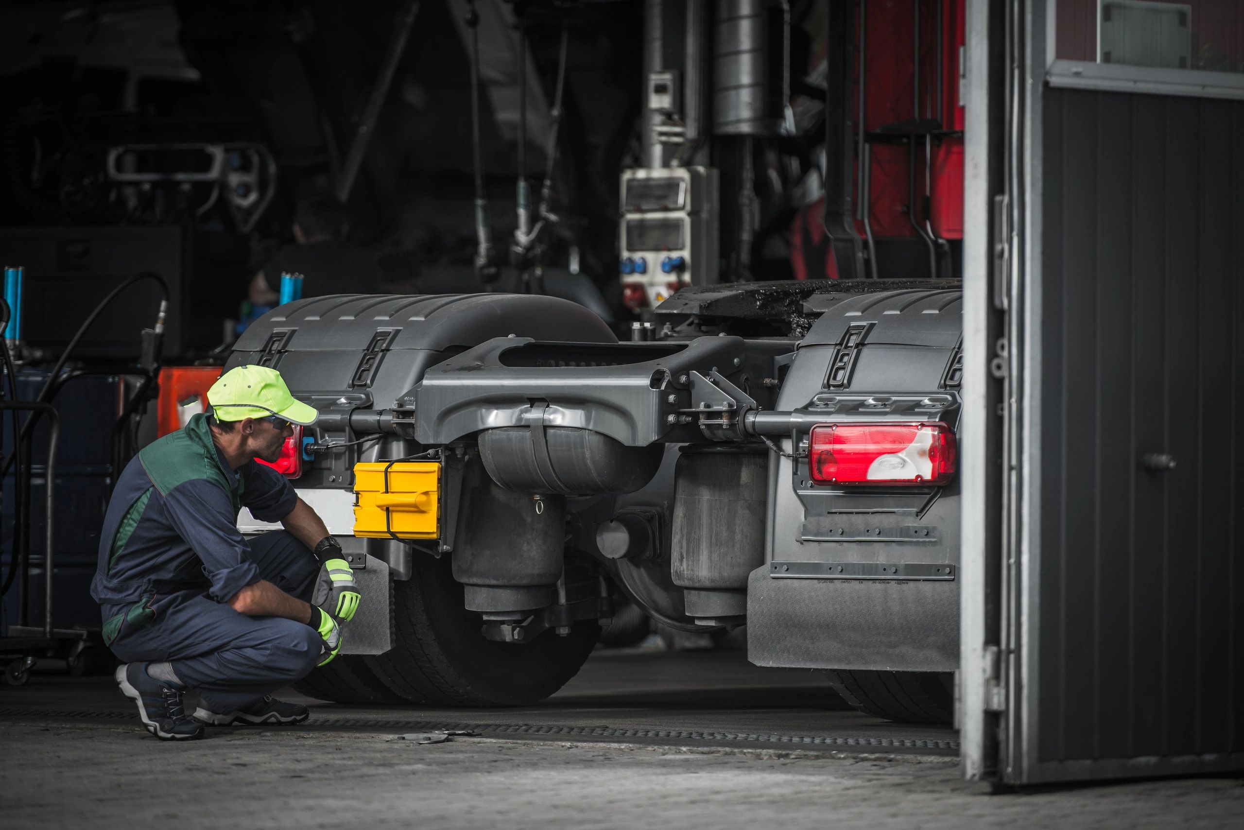 B & E Xpress Truck and Trailer repair service cover