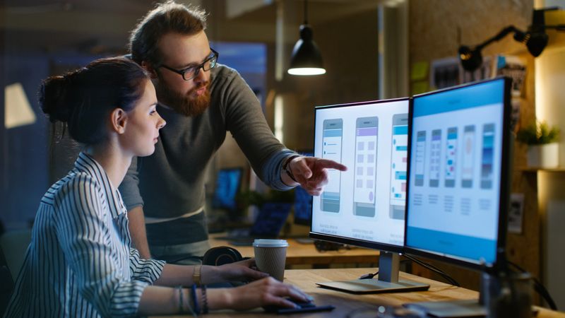 Female UX Architect Has Discussion with Male Design Engineer.