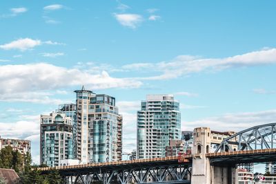 Garage door repair Garage Door Services in Vanier