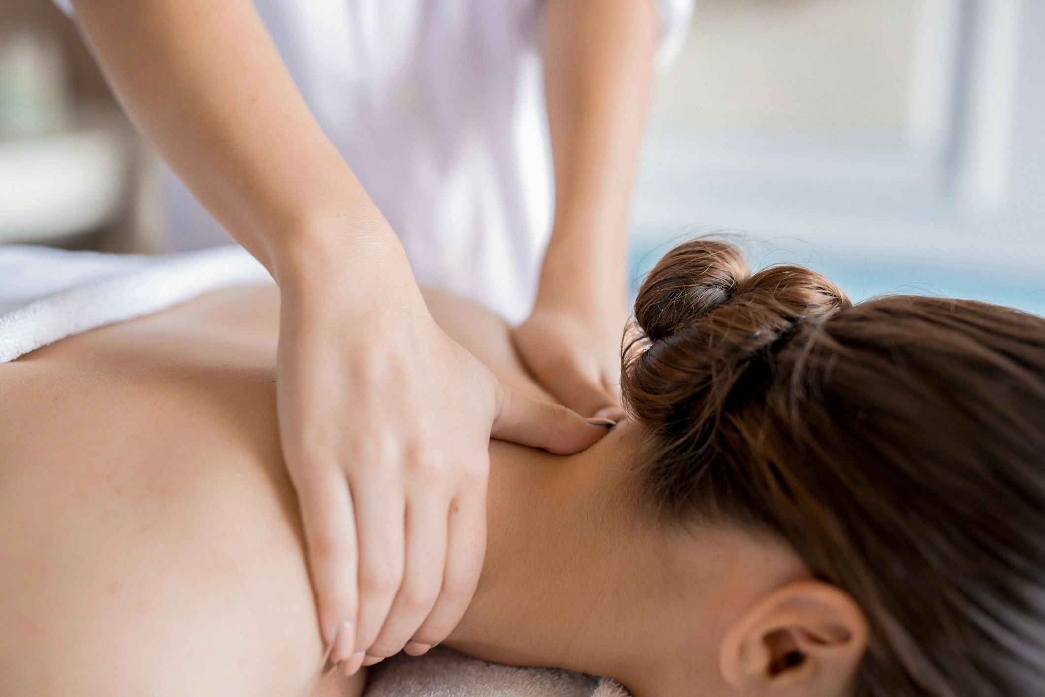 NECK & SHOULDER MASSAGE
