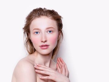 Discover a more luminous, youthful-looking complexion with DPL(Deep Penetrating Light) therapy, a so