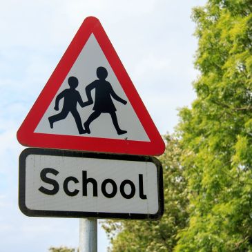 School crossing sign with children silhouette.
