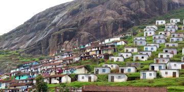 Scenic Ooty hills – Bangalore to Ooty tour package by Saraswathi Car Rentals.