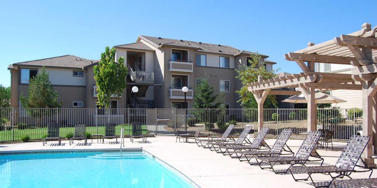 Picture Of A Pool at a apartment complex