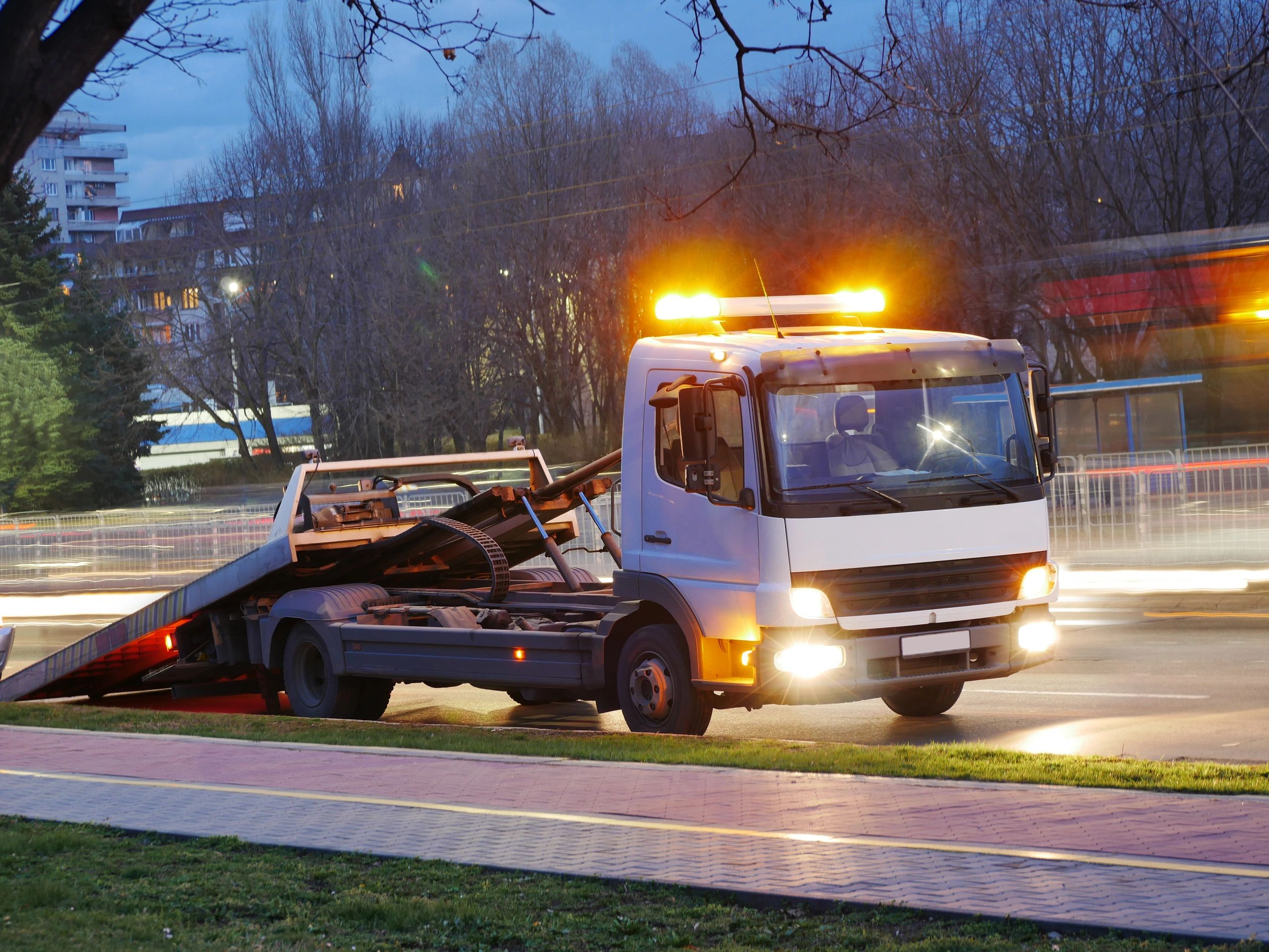 M I D Towing logo