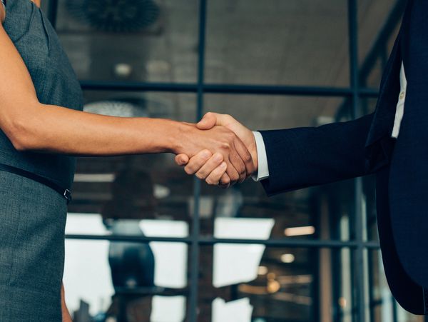 Fechamento de negocios entre parceiros/empresas. 