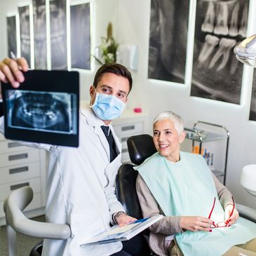 I nostri dentisti si prendono il tempo per spiegare tutte le opzioni ai pazienti.