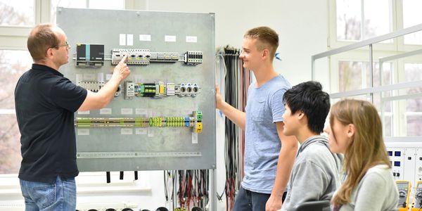 Instructor teaching students about electrical circuits.