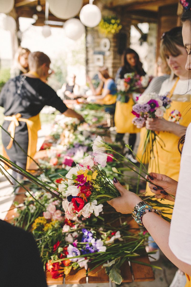 Learning flower arranging, making beautiful bouquets with your own hands