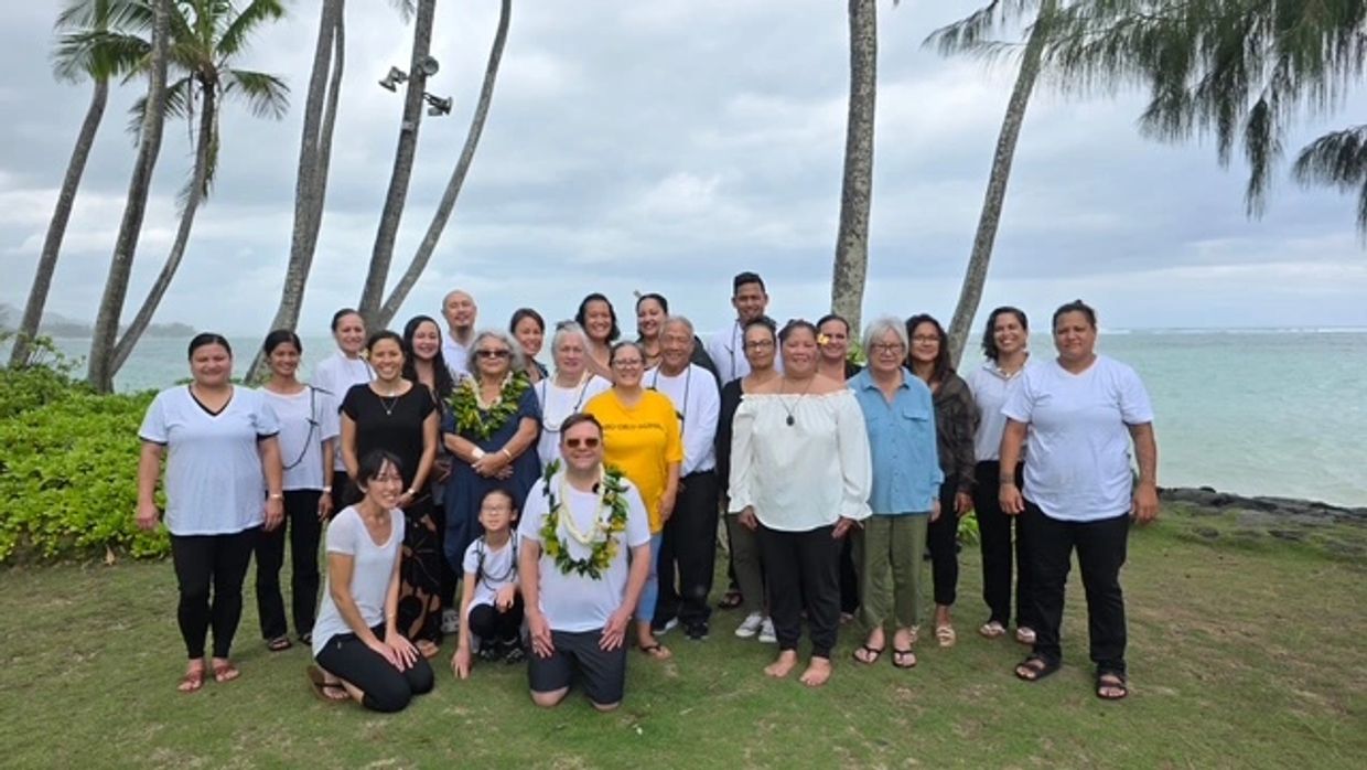 Hale Nauā ʻO Kameʻeiamoku Genealogy Academy Papa ʻĪʻī and Papa Malo students gather at Punaluu, Oahu