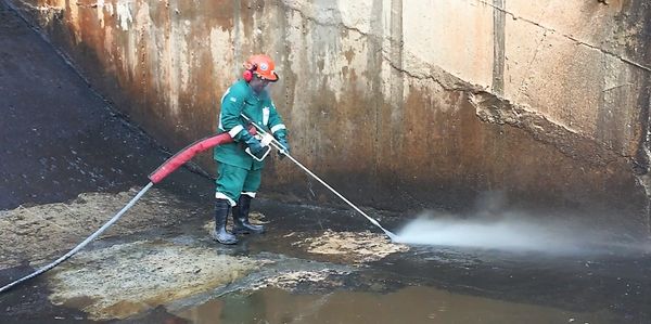 Tratamento de concreto com hidrojato de alta pressão 10000 PSI ou 700 BAR