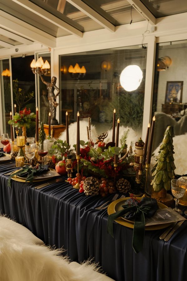 sapanca gölü kenarında yapılan grup organizasyonuna ait banket yemek masa düzeni 