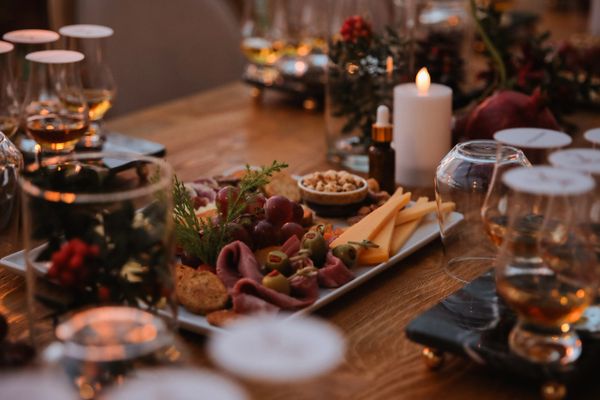 serpme kahvaltı, antika dekor, taze ürünler