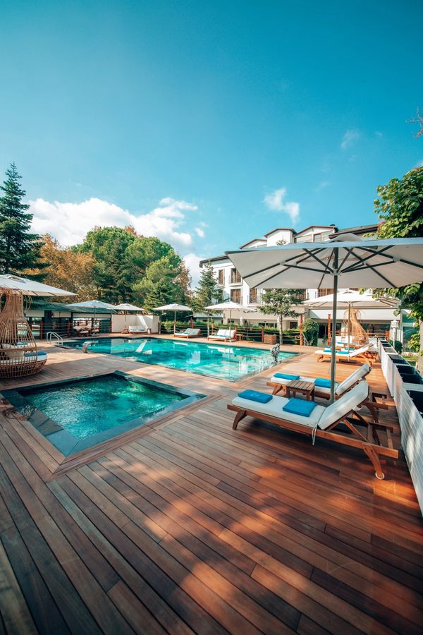 Çocuk ve yetişkin havuzları