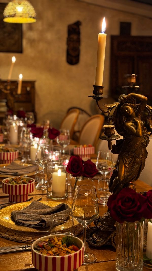 lale otel, antika dekorasyonlu otel, antika, huzurlu akşam yemeği, otantik esintiler