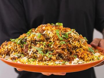 Discover Biryani bliss: fragrant rice, succulent meats, and spice perfection in every bite!