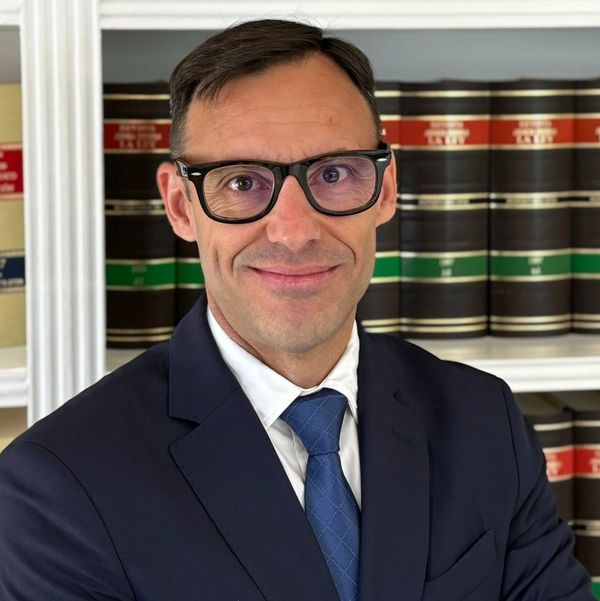 Laboralista que asesora y defiende en juicios de despido, reclamación de cantidades, acoso.