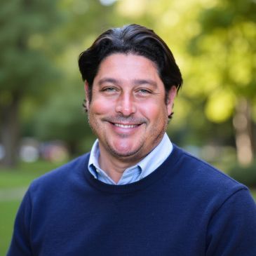 Smiling man outdoors in casual wear.