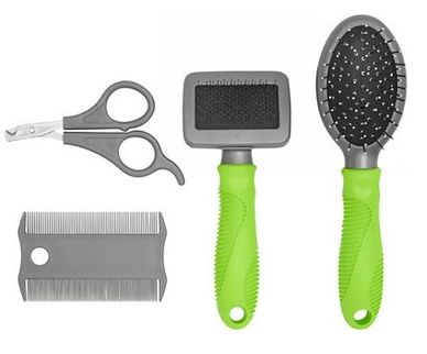 This Frisco grooming kit pairs one double-sided brush with rounded pins and flexible bristles with o