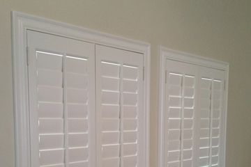 Interior plantation shutter