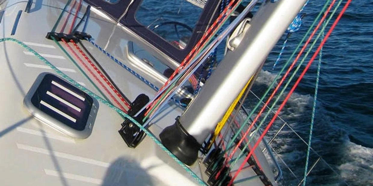 Running rigging on sailboat