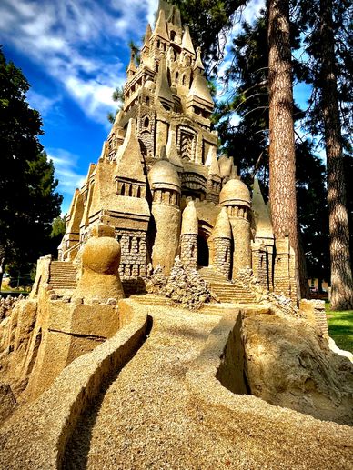 Award-winning sand sculptures and fantasy sandcastle creations by artist Scotty Dodson. 