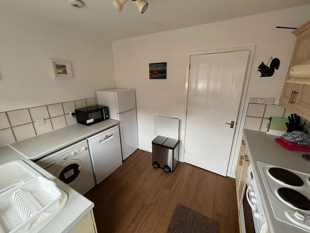 Fully equipped kitchen with dishwasher, washer / drier, microwave, over and hob.