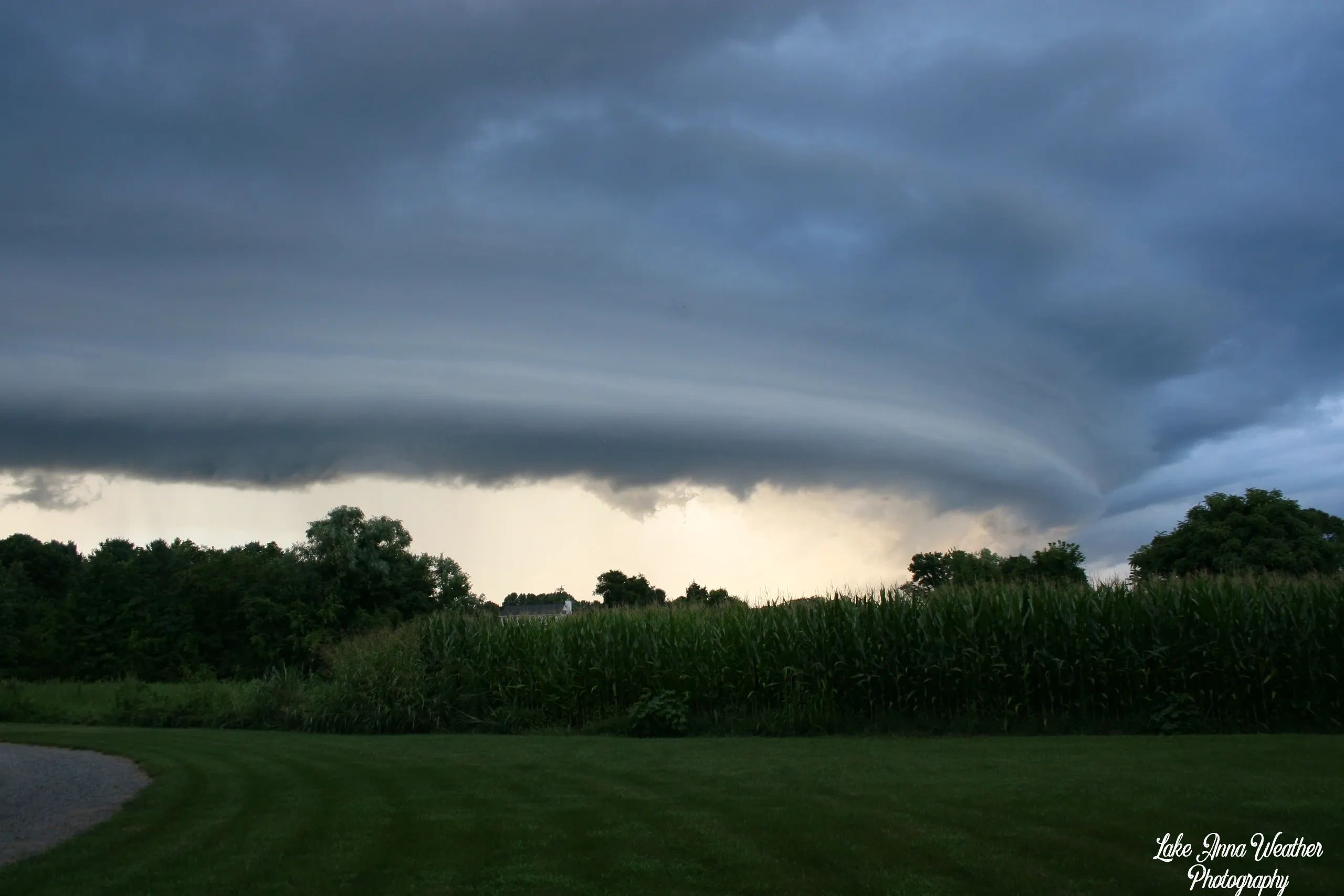 Shelf Cloud on leading edge of a Thunderstorm