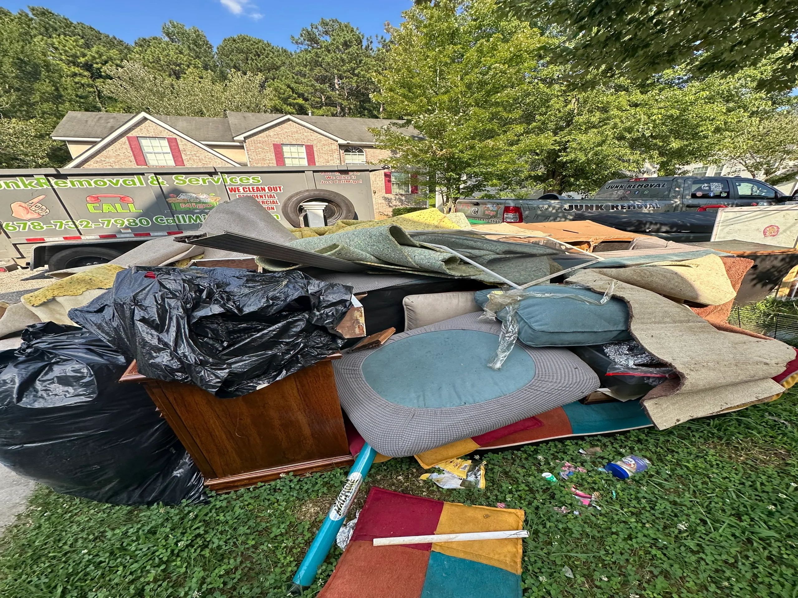 Curbside junk pickup
Bulk item removal
Declutter your junk