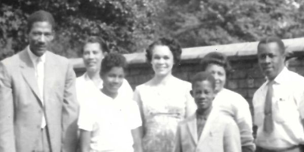 Jean and family visiting Uncle Arthur in England