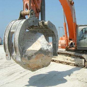 Hitachi ZX350 with Abiljo boxed leg rock handling grapple 