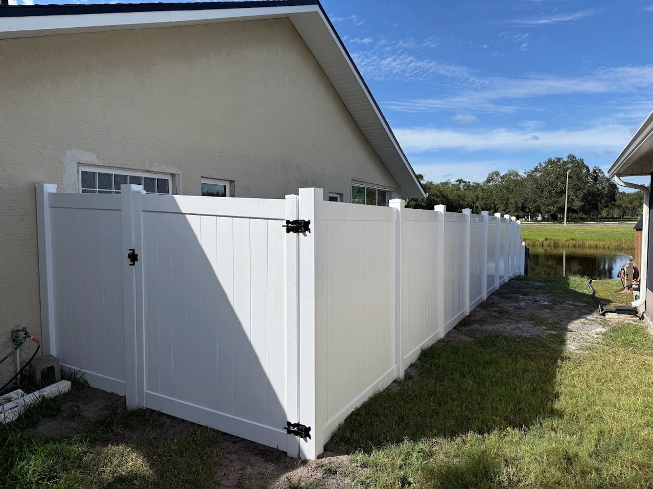 The Classic Fence Co White Vinyl Installation Lutz FL
