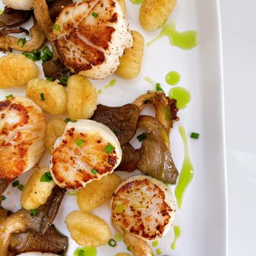 seared scallops with oyster mushrooms & potato gnocchi