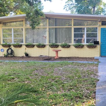SOLD $360
3 bedroom 1 bathroom

SOLD $40k higher than the offer from Offerpad 

Represented the Sell